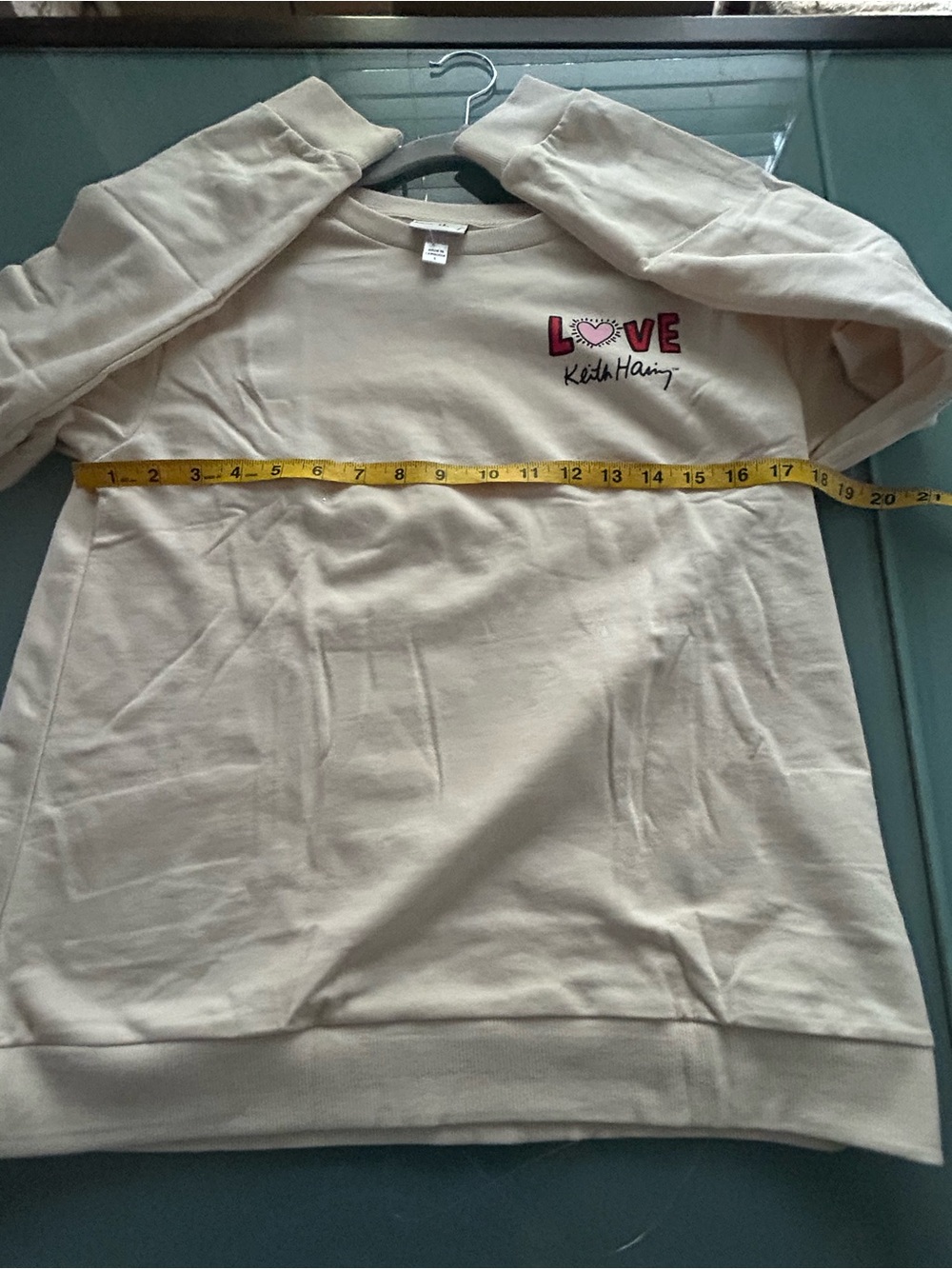 NWT KEITH HARING Plush Cream Graphic Heart Crewneck Sweatshirt Size Medium - Picture 9 of 11